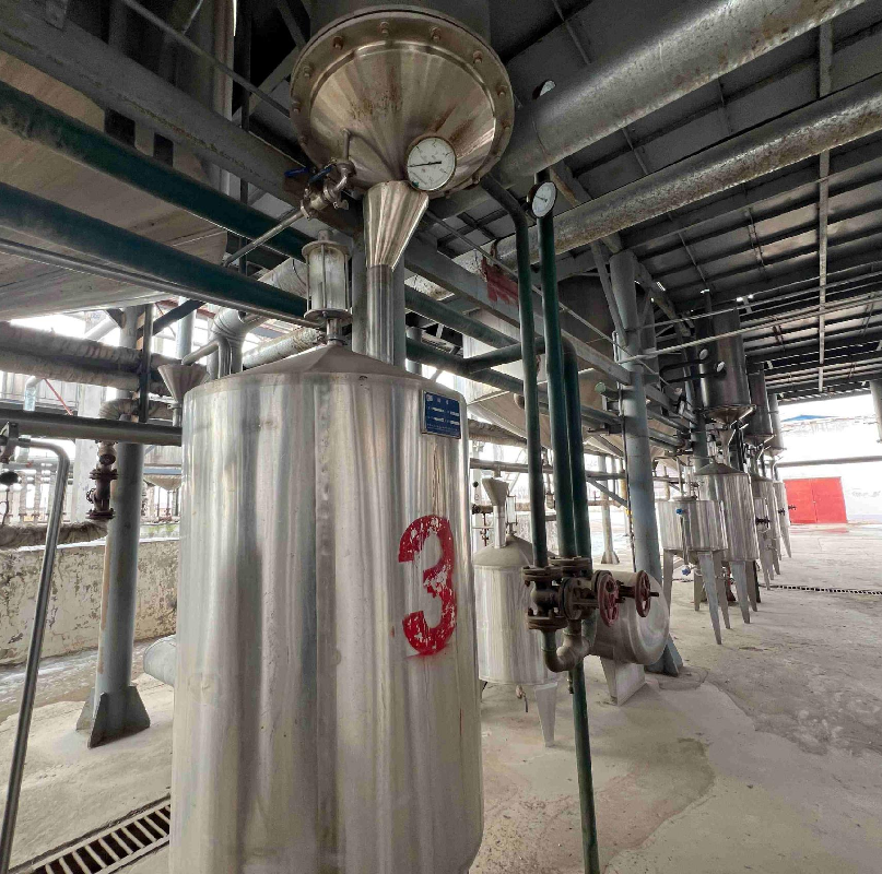 可克达拉市国投公司位于七十团商贸东路以南一精油加工厂（包含土地、厂房、设备及配套设施）对外招租，租期三年