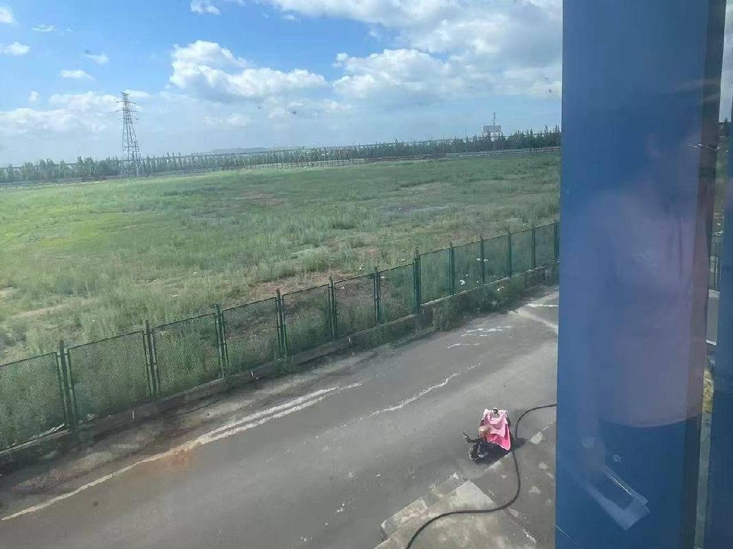 集宁区呼格吉西街以南、安运路以西国有出让工业用地土地使用权公开转让（乌兰察布市华创信息产业投资集团有限公司）(国资监测编号GR2026NM1001128)