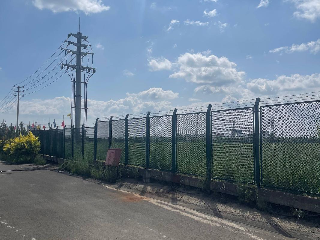 集宁区呼格吉西街以南、安运路以西国有出让工业用地土地使用权公开转让（乌兰察布市华创信息产业投资集团有限公司）(国资监测编号GR2026NM1001128)