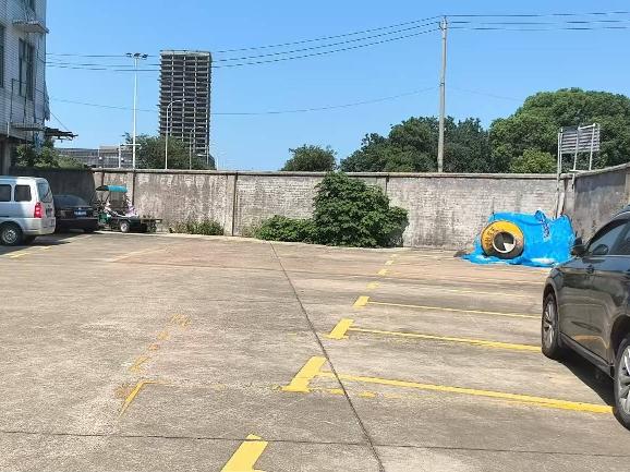 邹区灯具城西北角停车场招租公告