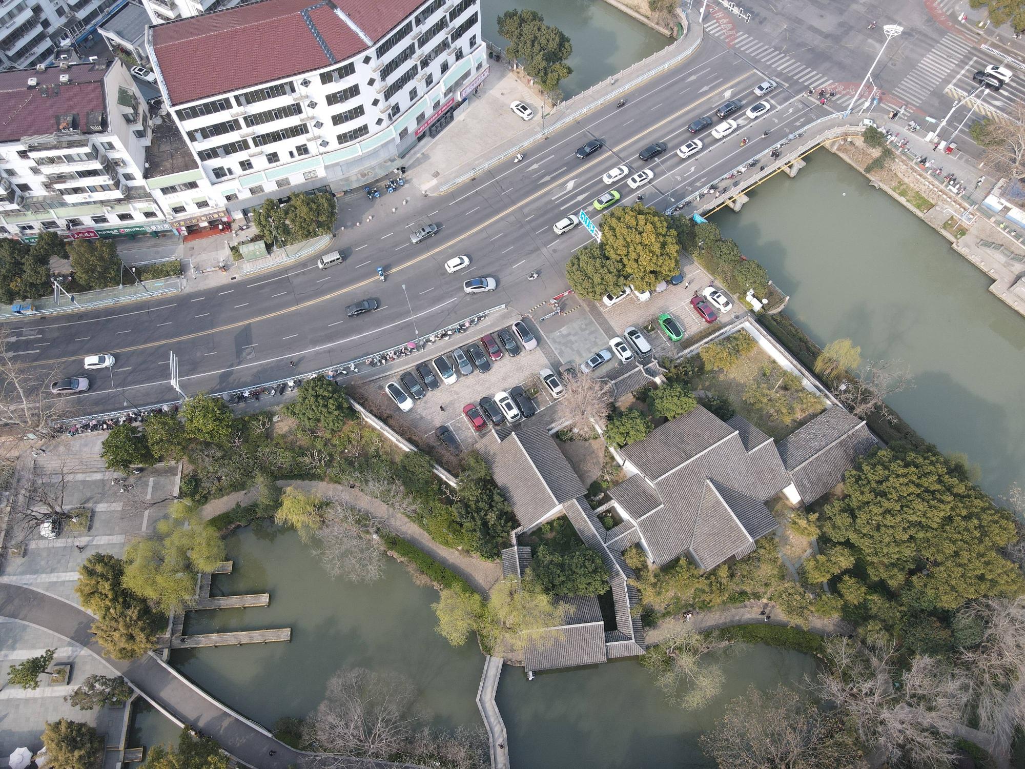 红梅公园书画院地上、地下；根雕馆；南门帕克之约停车场招租公告