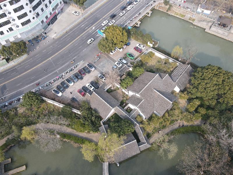 红梅公园书画院地上、地下；根雕馆；南门帕克之约停车场招租公告
