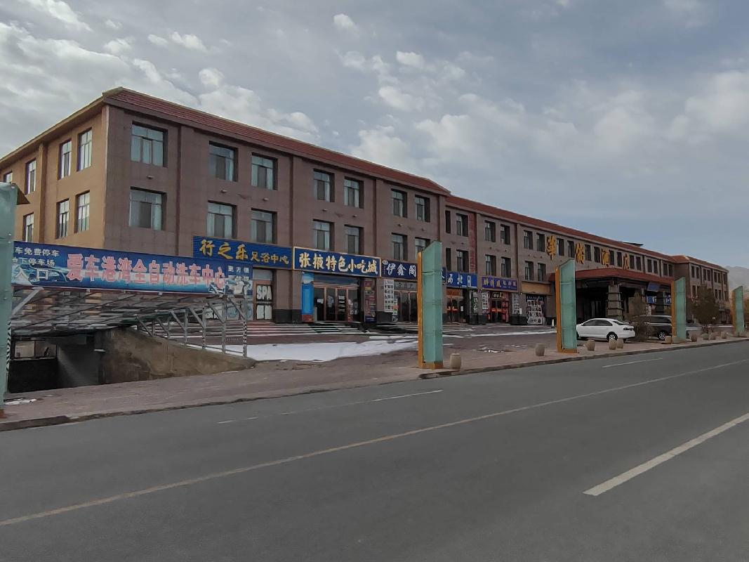 甘肃省张掖七彩丹霞华侨酒店及周边67.15亩商服土地整体转让公告（第三次）