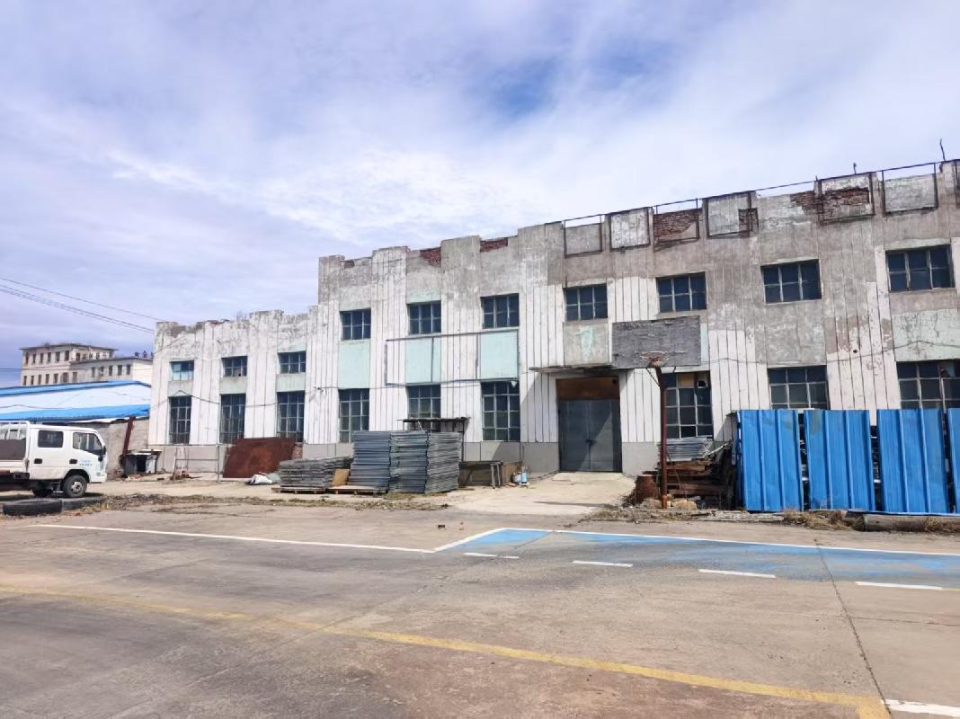 内蒙古自治区通辽市霍林郭勒市珠区宝街滨河路西北段1号3处地坪使用权、3处房屋建筑物独立出租（年租金详见清单，租期均为1年）
