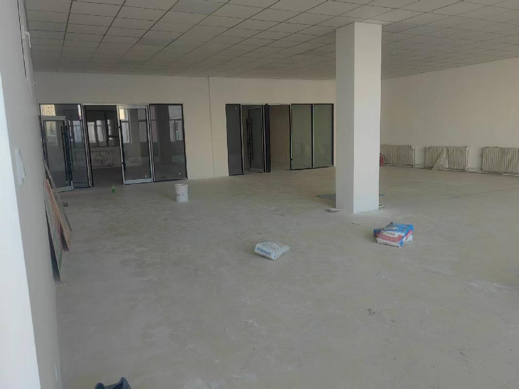 伊犁州伊宁市青年街 8 号（原伊宁卫生学校院内）三楼一区（西北角3间办公室+大厅面积合计约：371㎡）对外招租（租期三年）
