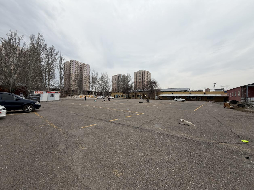 伊宁市公园街4巷23号（原农四师客运站畅行驾校训练场地占地面积约7.54亩)对外招租（租期一年）