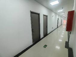 伊犁州伊宁市青年街 8 号（原伊宁卫生学校院内）三楼二区（东北角方向2间办公室面积约：155㎡）对外招租（租期三年）