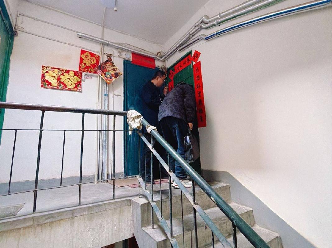 兰州市永登县城关镇民主街乡企局家属楼第2单元7层703室住宅房产转让公告（第三次）