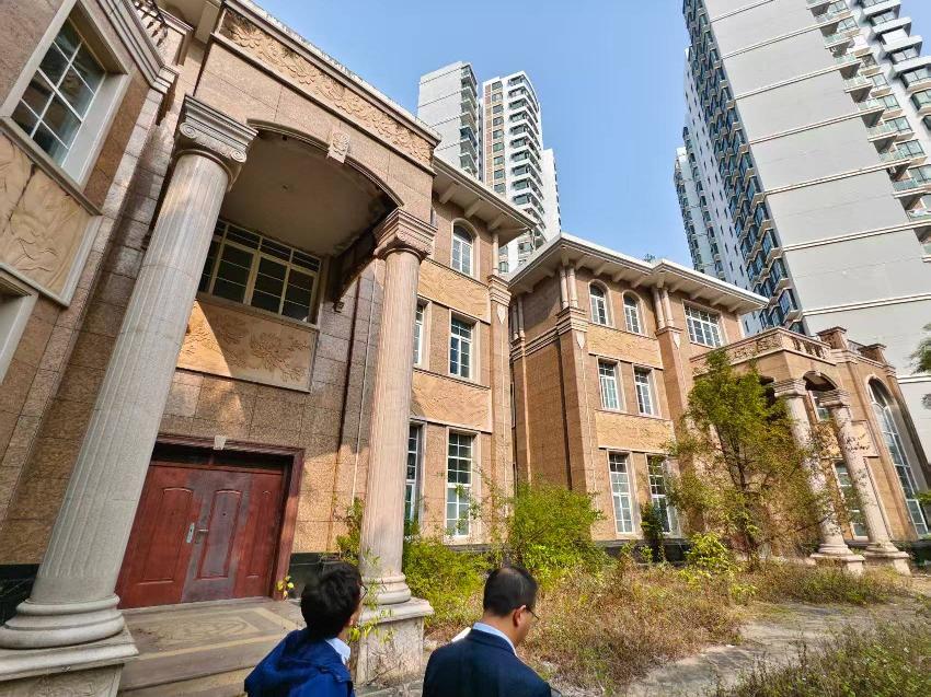 冼飞、林彩丽2户不良贷款债权转让公告