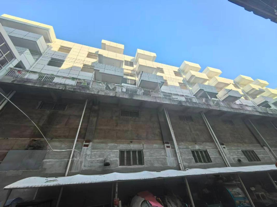 阜阳市颍泉区三里湾批发市场D区302、303、305室等6套住宅房产转让（第二次）公告