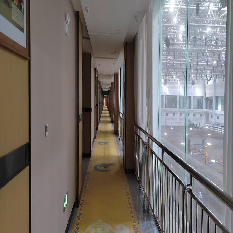 位于伊犁州昭苏县解放街73号昭苏县宾馆（建筑面积约14075.54㎡）、昭苏县天马文化园景区内的天爵酒店（建筑面积约15370.88㎡）整体对外招租，租期五年