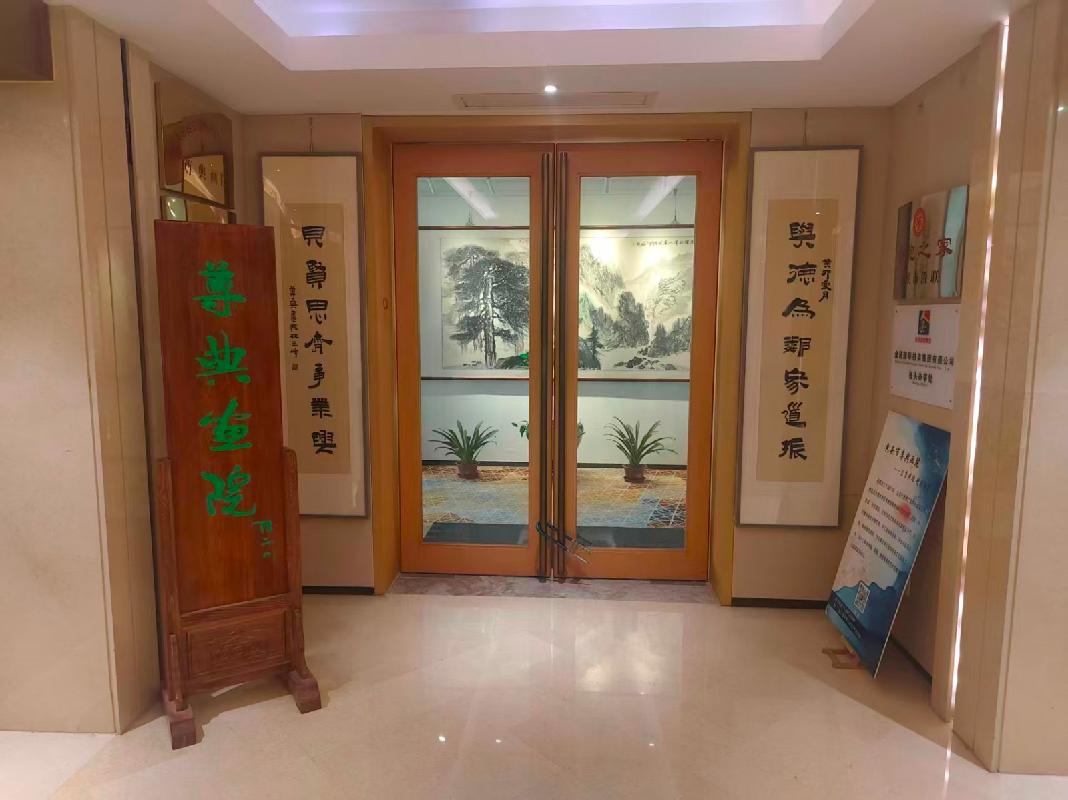 内蒙古包头市青山区迎宾道1号迎宾楼四层客房区域（画室展厅）招租（98000元/年，1年，包头青山宾馆有限公司）(国资监测编号GR2026NM1001260-2)