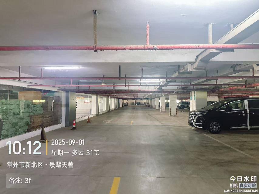 汉江路1号停车楼顶层部分区域（楼梯间顶部）