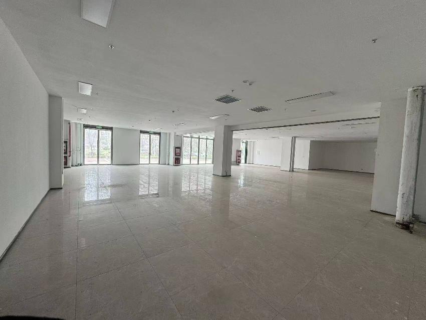 淮安市洪泽区高良涧镇洪泽体育馆一楼北侧（威克多体育用品东侧）招租公告