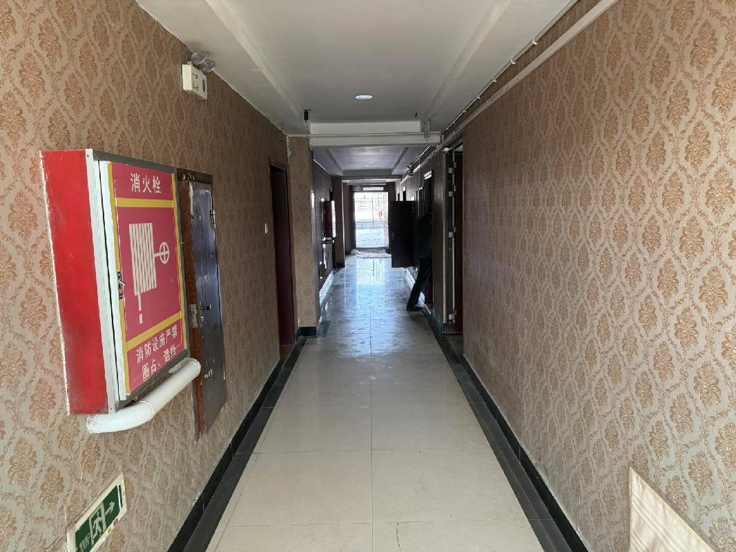 尼勒克县交投公司位于尼勒克县团结路28号原客运站附属用房约1489.82㎡对外招租，租期五年
