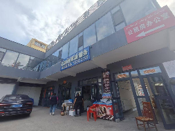 新源县鑫通集团公司位于新源县广电小区一楼2号商铺约17㎡对外招租，租期三年