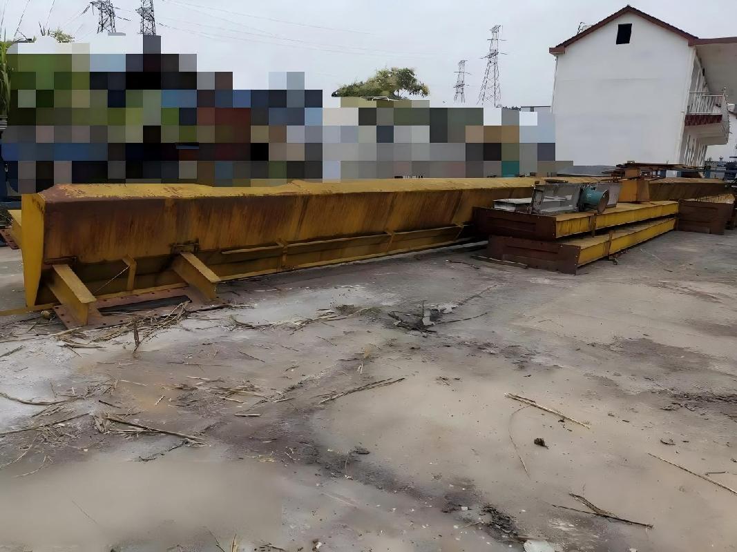 废旧龙门吊、运梁车、发电机、地磅、砼搅拌罐、测量试验仪器等设备一批 （预估重量约110吨）