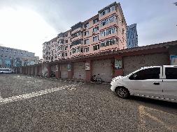呼和浩特玉泉区五塔东街电力​康友小区2个车库分别转让（内蒙古蒙电华能热电股份有限公司​）