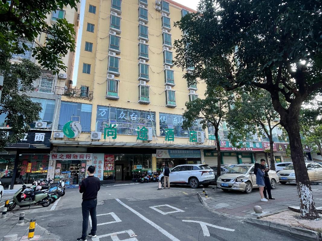 海口市琼山区凤翔东路7号英豪商住楼C栋招租