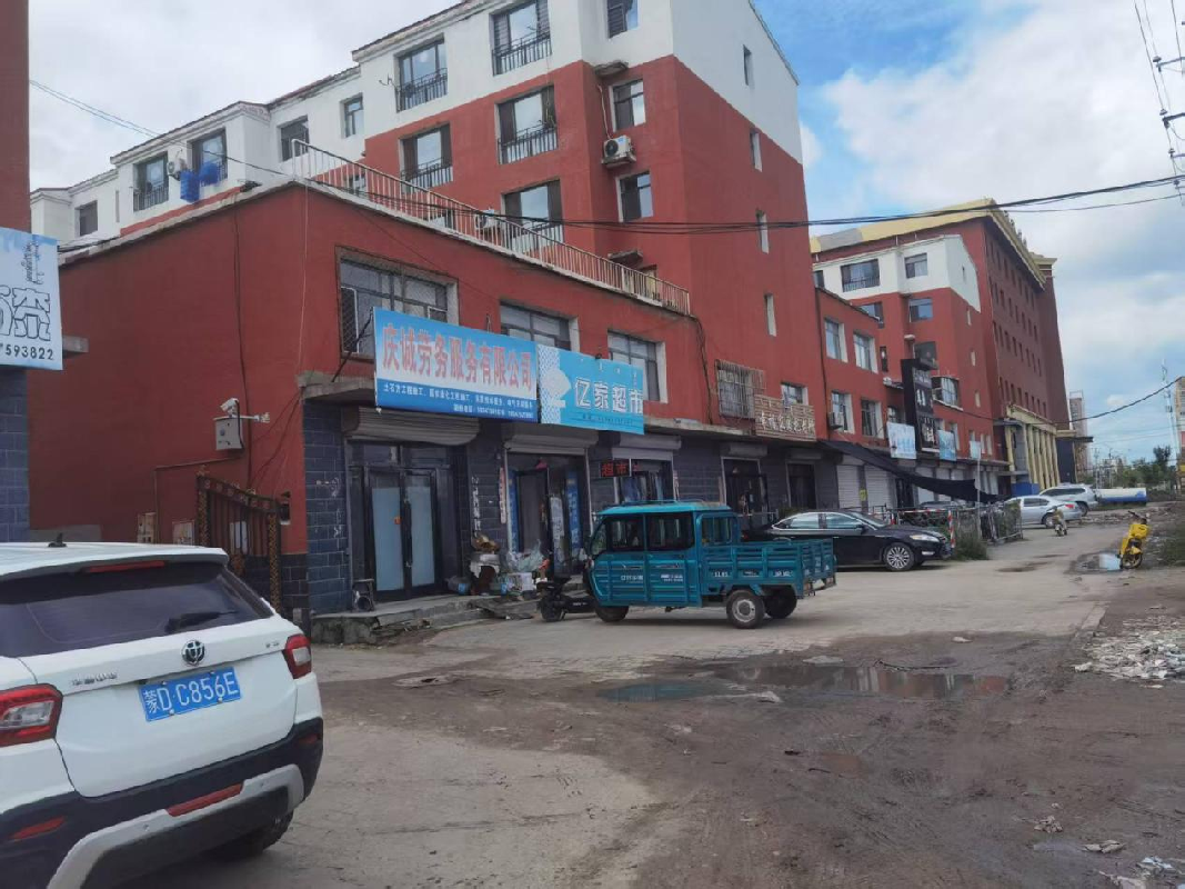 内蒙古通辽市科尔沁左翼中旗保康镇巴彦塔拉大街文明路富贵花园二期2处商业房产独立出租（年租金详见清单，租期均为3年）