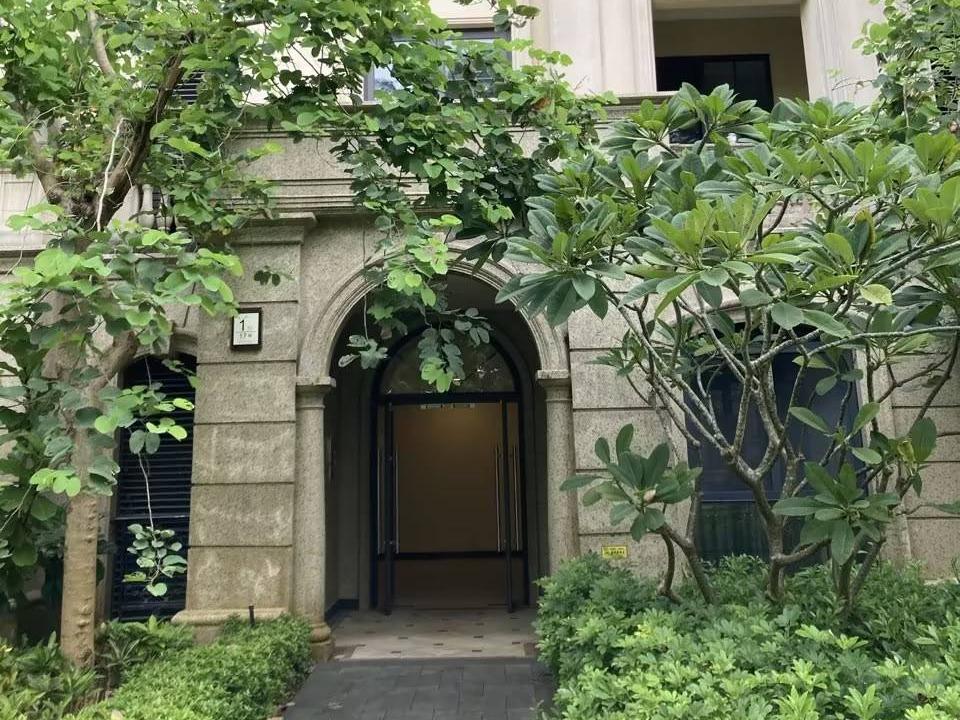 [省直辖县级行政单位]海南省陵水县清水湾旅游度假区（绿城蓝湾小镇） 房产转让公告