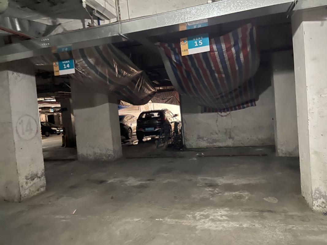 广州市白云区机场西路和健二街 10-26号15号车位转让