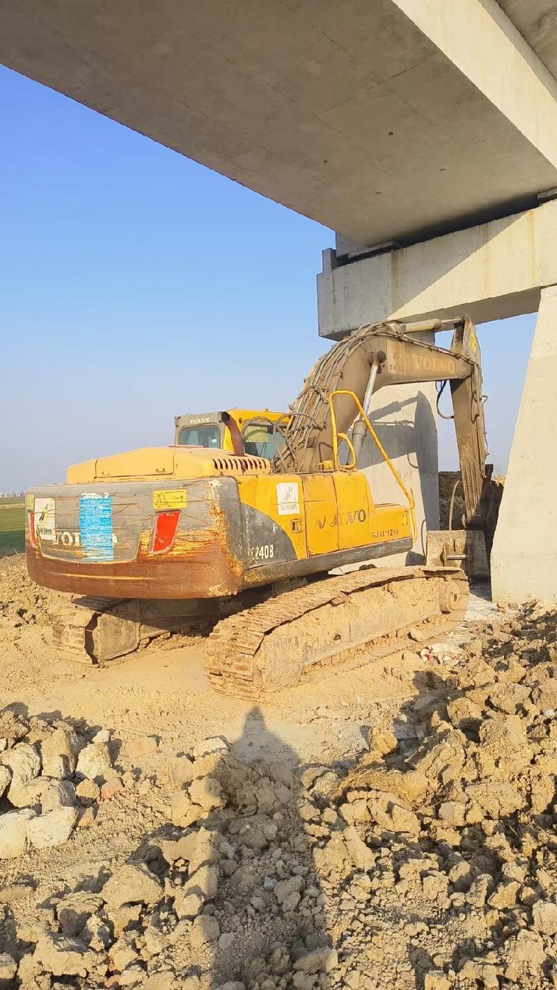 新疆北新路桥集团股份有限公司转让所属两台报废沃尔沃（EC240B）挖掘机(国资监测编号GR2026XJ1000777)