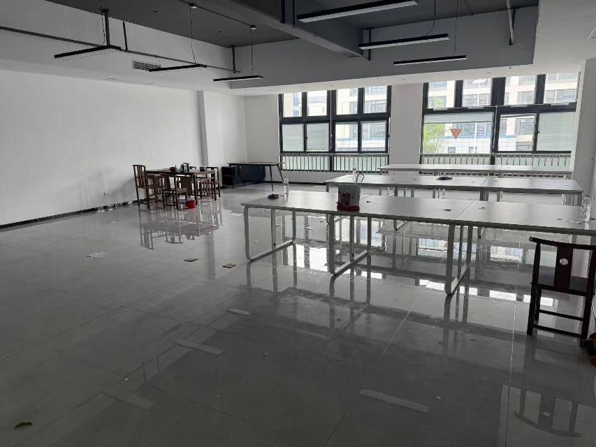 PCB产业园二层206办公室招租公告