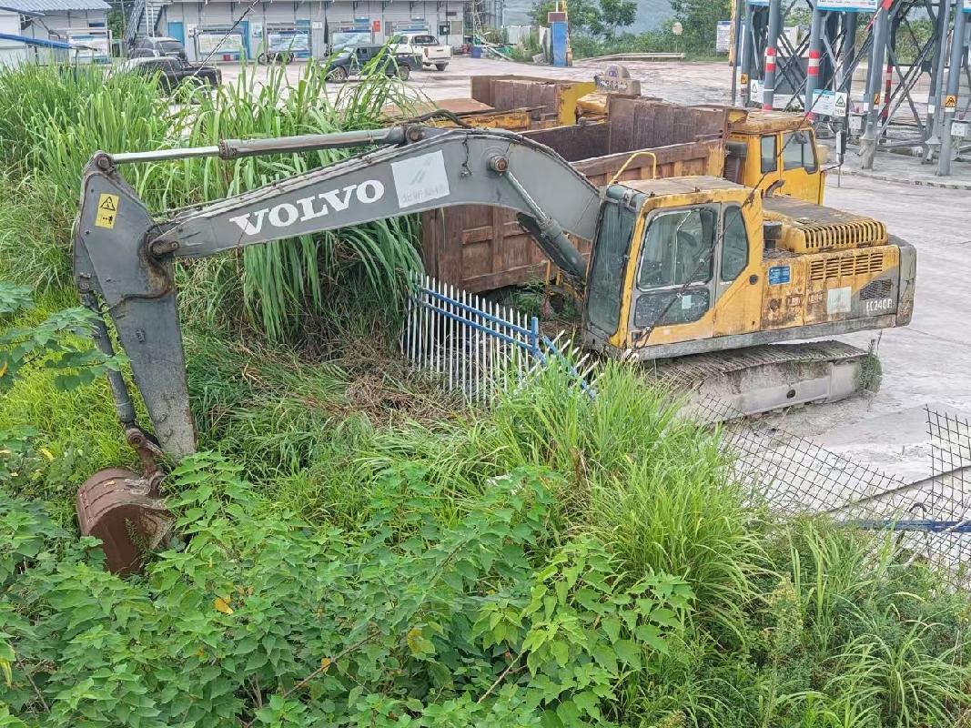 新疆北新路桥集团股份有限公司转让所属两台报废沃尔沃（EC240B）挖掘机