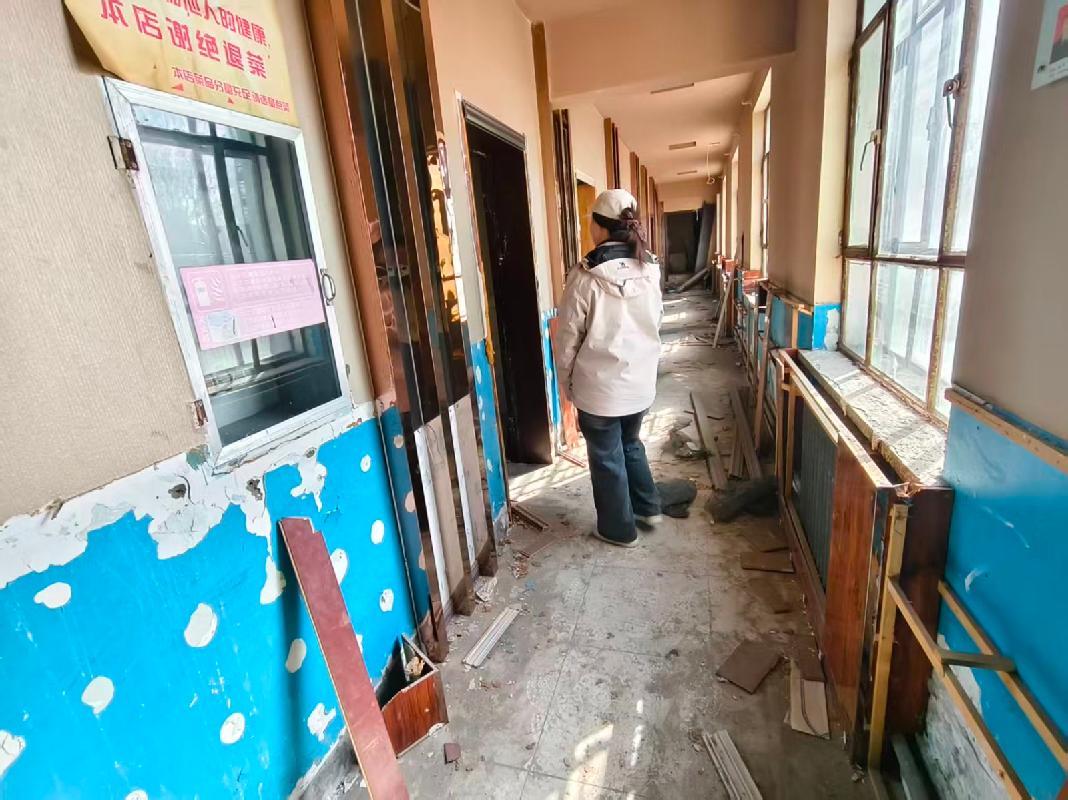 新源县国投公司位于文化路035号原新源县税务局办公楼1-3层约908㎡对外招租，租期五年