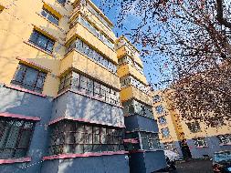 新源县国投公司位于文化路043号广电小区1-1-102室约76.54㎡对外招租，租期三年