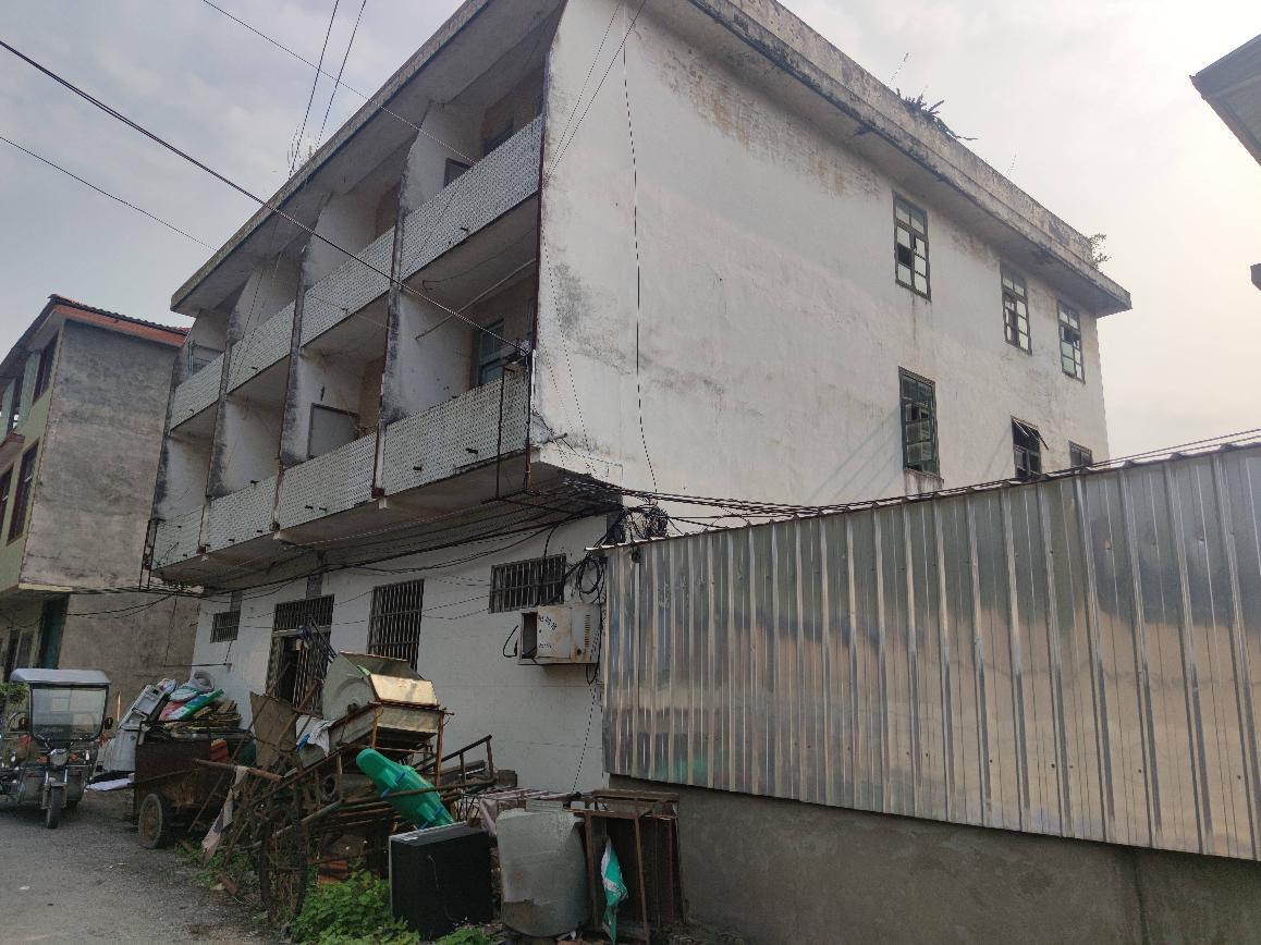 宜州市刘三姐乡三合街转让公告