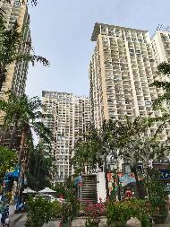 三亚市天涯区三亚湾路蓝色海岸A栋一单元808房（含配套及非配套使用家具家电）、C栋二单元3302房（含配套家具家电）再次分别转让