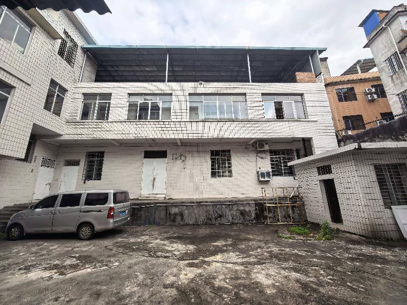 荔浦市荔城镇城中路434号转让公告