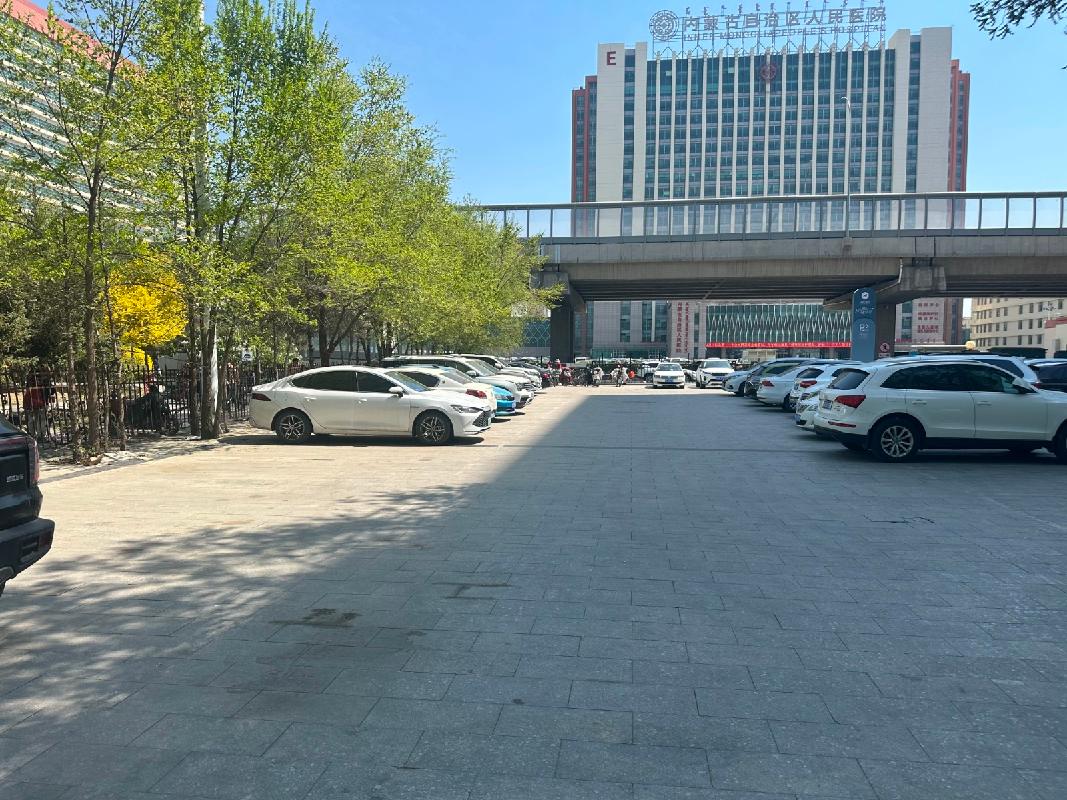 呼市满都海公园紧邻龙苑大厦地块（满都海停车场）出租（年租金底价288304元，含税）(国资监测编号GR2026NM1001770)