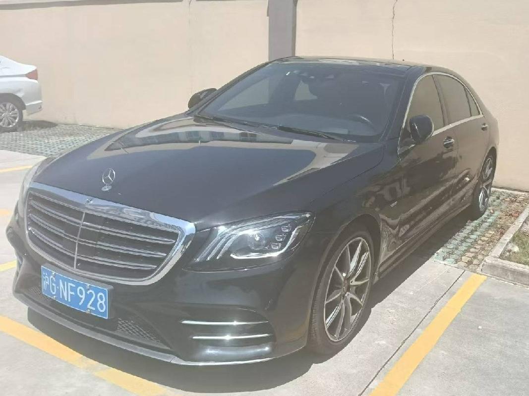 沪GNF928梅赛德斯-奔驰WDDUG6EB小型轿车