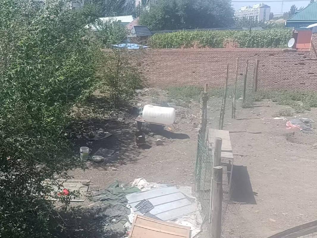 伊宁市粮油购销有限责任公司位于伊宁市巴彦岱粮站家属院17-08-651号地块对外招租，租期三年