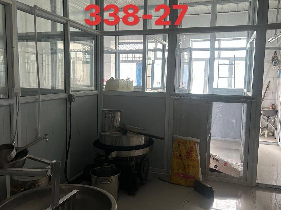 奎屯市市场管理服务中心位于夏哈拉小区南43米处熟食品加工基地沙湾街338-27号（54.37㎡）对外招租租期3年