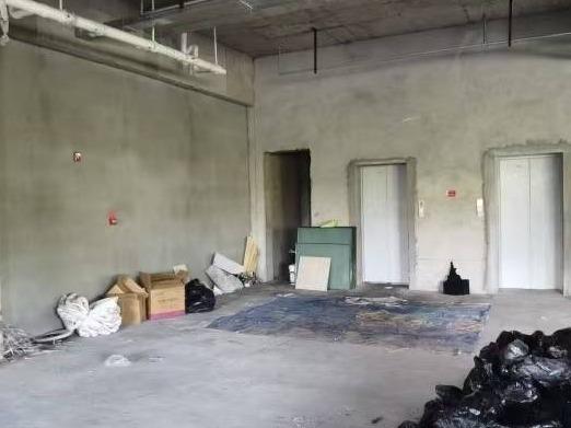 奎屯市市场管理服务中心位于一品汇金桥里-乌鲁木齐西路20幢28号、29号、30号、31号、32号、33号、34号、35号、36号（631.48㎡）对外招租租期3年