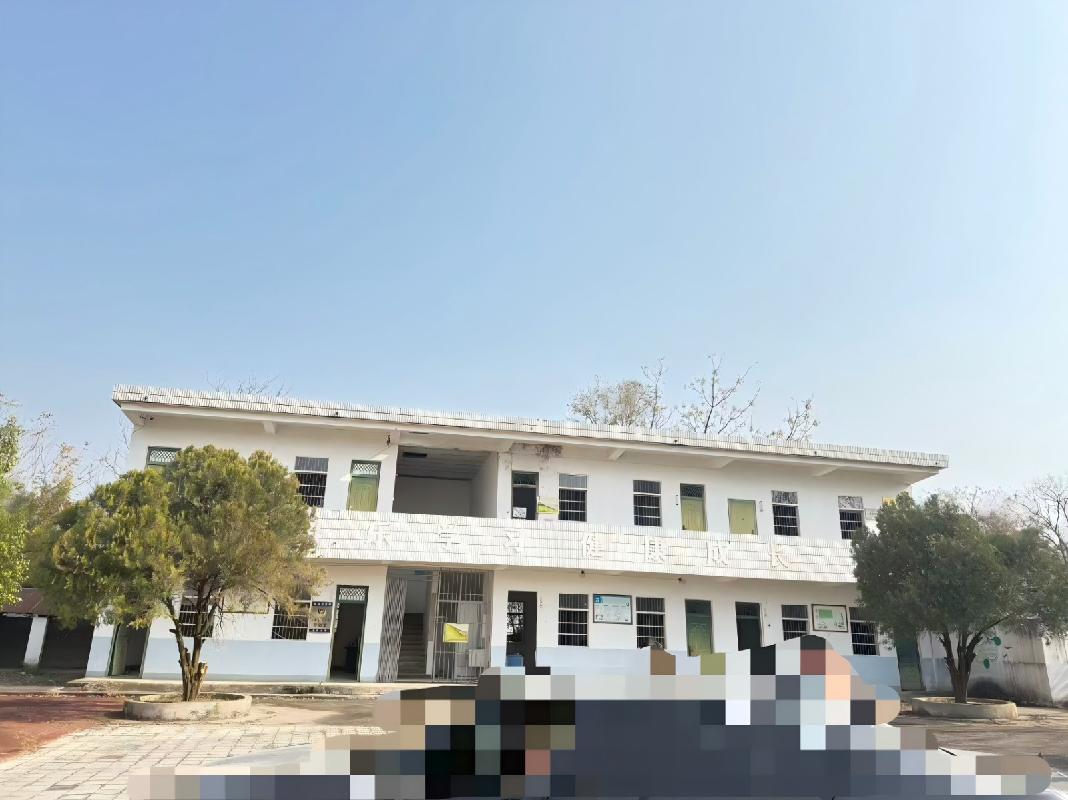 池州市贵池区牌楼镇穿山小学东侧教学楼、穿山小学平房共2幢闲置房产出租公告(国资监测编号GR2026AH2001034)