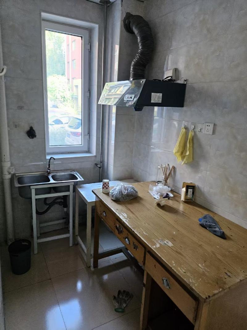 呼市回民区新华西街风和日丽住宅小区E号楼1单元102号房屋转让（呼市燃气热力公司）