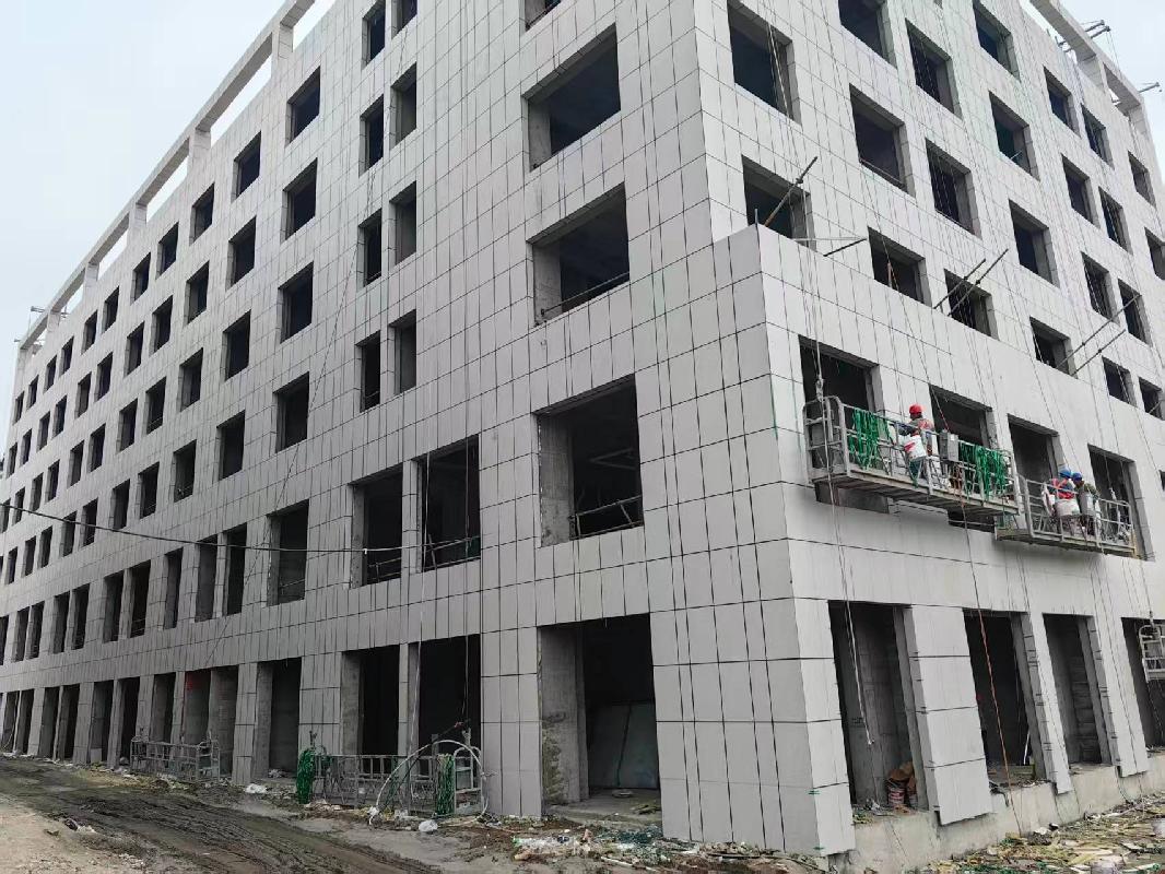 昭苏县天山路以东、建设巷以南一栋商务综合楼（约14830.06㎡）在建工程整体对外转让