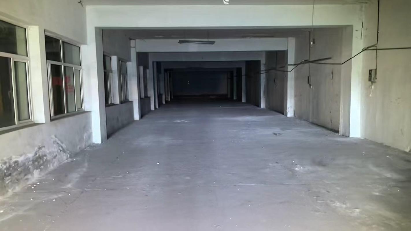 伊犁州财通位于伊宁市银城家苑四期3A底商-1层地下车库约2889.7㎡对外招租，租期三年