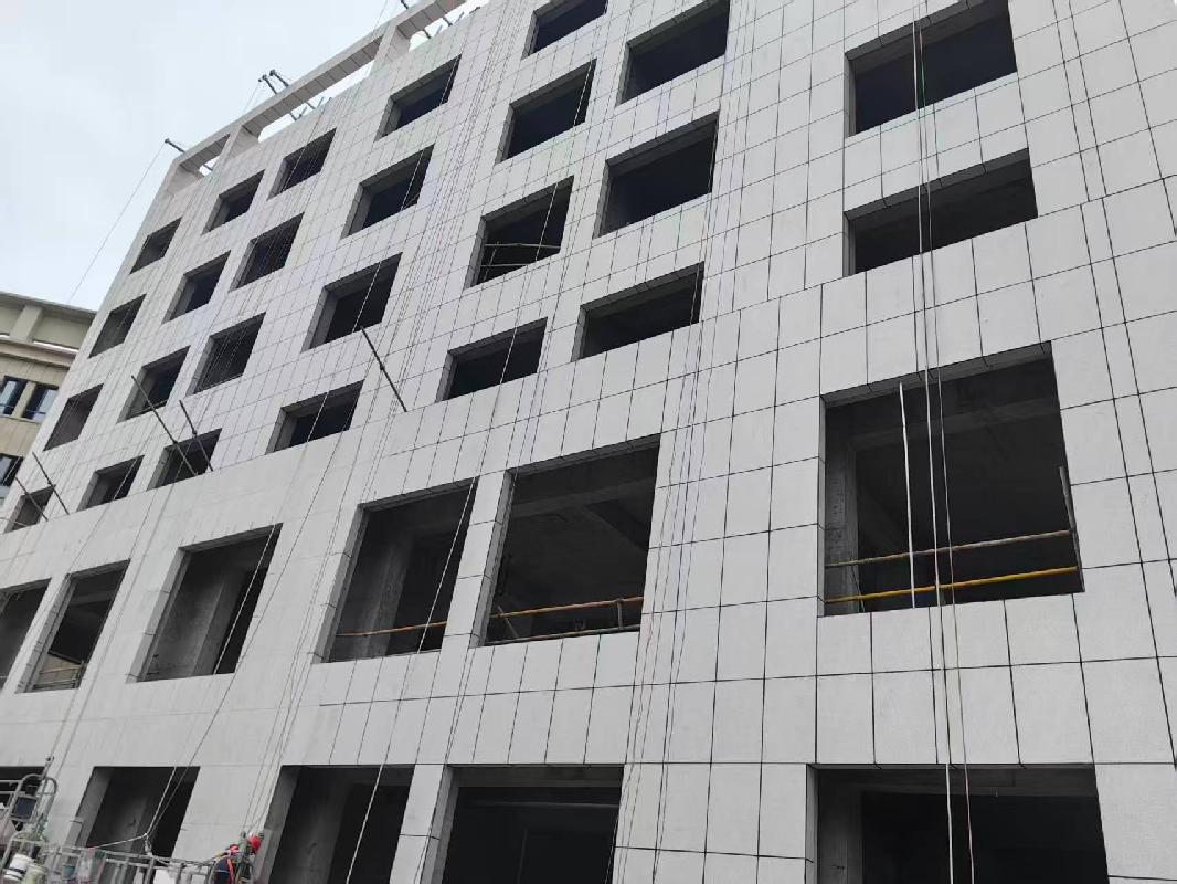 昭苏县天山路以东、建设巷以南一栋商务综合楼（约14830.06㎡）在建工程整体对外转让
