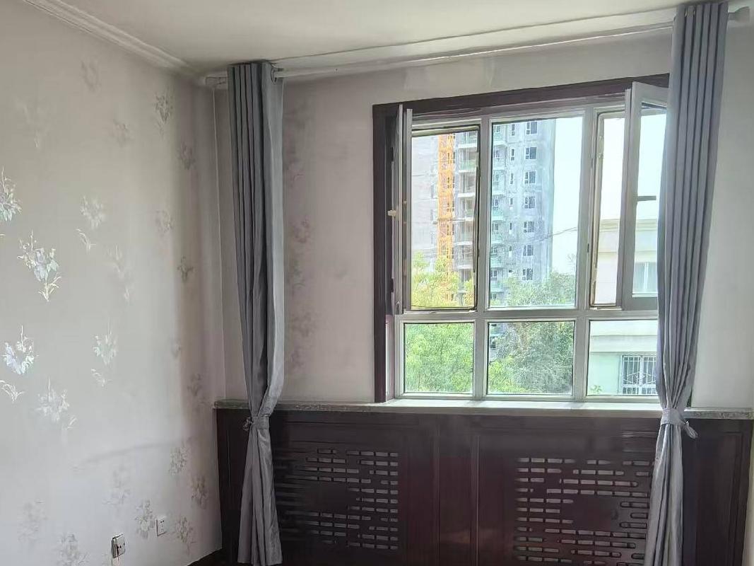 奎屯市财汇融资担保有限责任公司位于乌鲁木齐路金波园小区15-151号（77.19㎡）租期三年