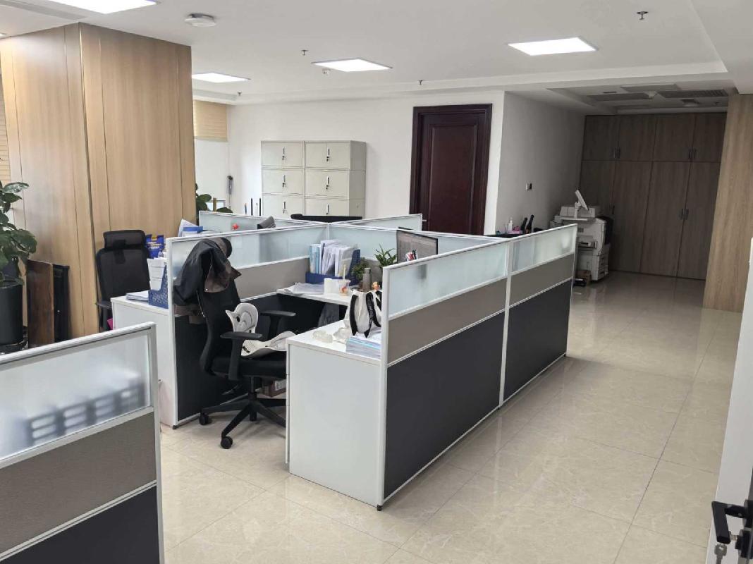中国地质工程集团有限公司租赁位于新疆乌鲁木齐市金融大厦8楼299.28㎡房产(国资监测编号GR2026XJ1000932)