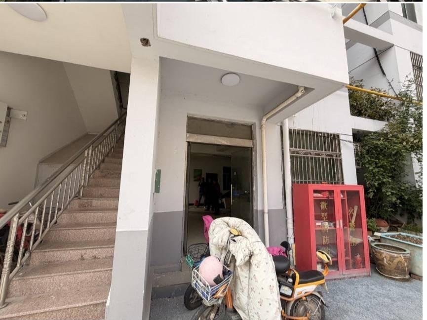 盱眙县盱城街道五墩西路地税局院内房产、森海豪庭5号楼302室房屋公开转让(三次挂牌)