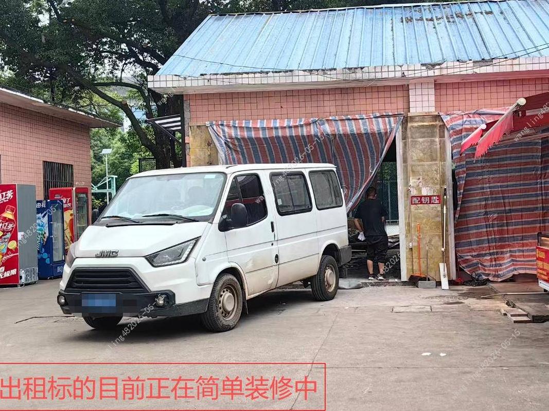 湖南生物机电职业技术学院东湖校区食堂南侧1-13号门面