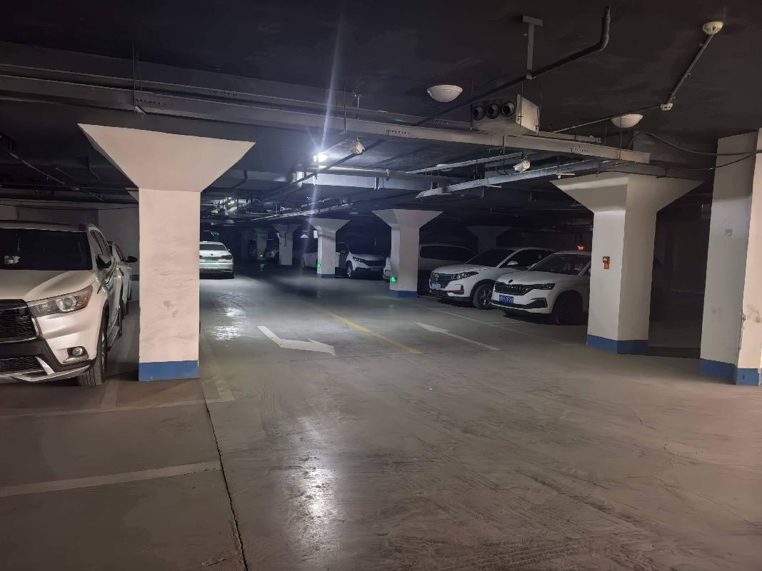 华池县中医院地下停车场001号等6个停车位使用权转让公告