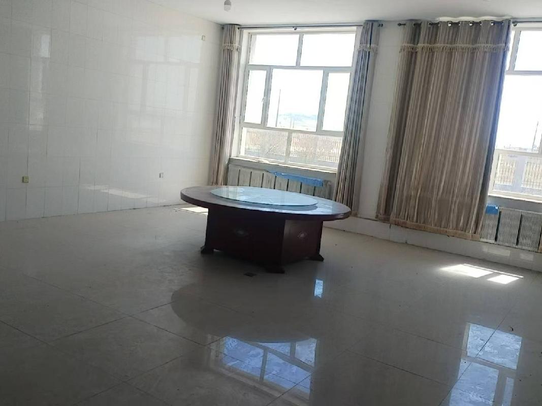 东乌珠穆沁旗边防公路养护中心嘎达布其公路养护旧道班房屋出租（年租金底价63863元，租期2年）
